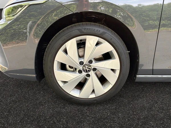 VOLKSWAGEN Golf VIII (2025) — foto 8 van 16