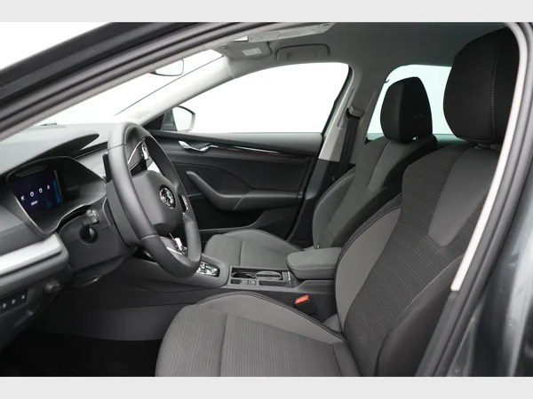 SKODA Octavia Combi (2023) — foto 25 van 30