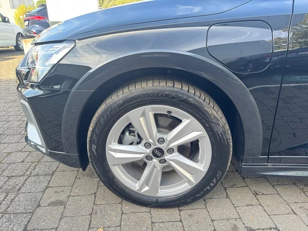AUDI A3 Allstreet PHEV (2025) — foto 16 van 24