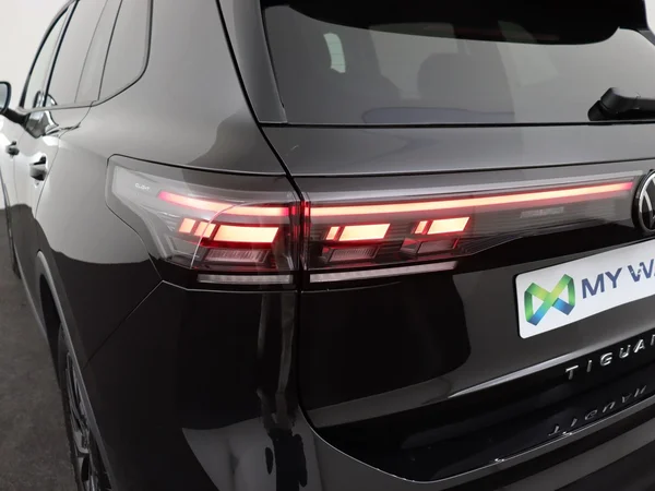 VOLKSWAGEN Tiguan (2025) — foto 9 van 18