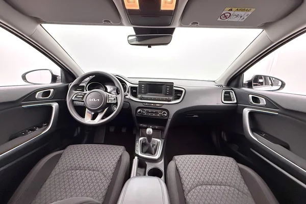 Kia Ceed (2023) — foto 6 van 18