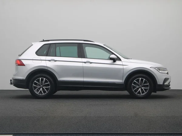 VOLKSWAGEN Tiguan (2021) — foto 19 van 21