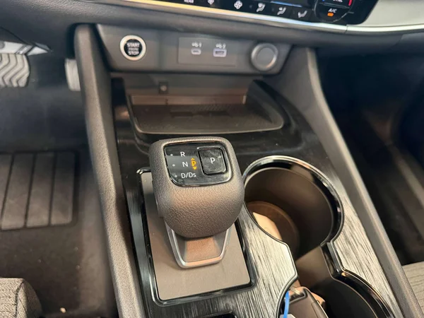 Nissan X-Trail — foto 10 van 24