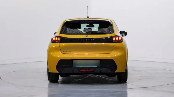 Peugeot E-208 (2023) — foto 34 van 43
