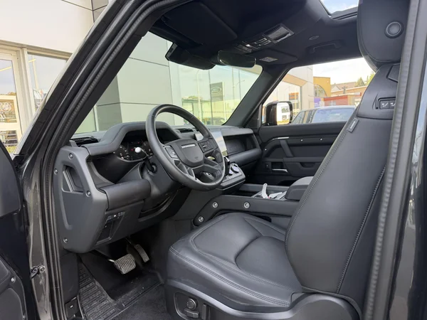Land Rover Defender (2025) — foto 2 van 29