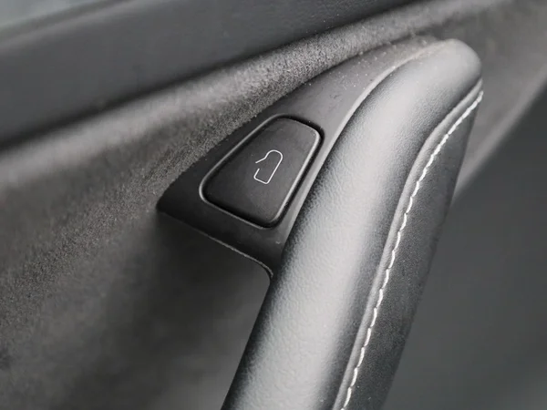 Tesla Model Y (2024) — foto 31 van 46
