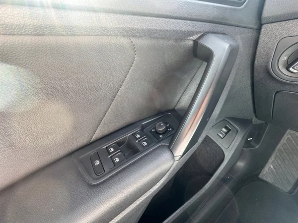 VOLKSWAGEN Tiguan (2022) — foto 5 van 23