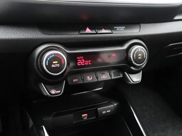 Kia Stonic (2018) — foto 4 van 19