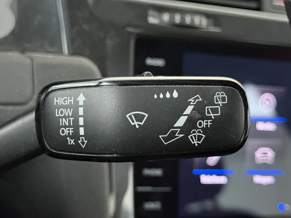 VOLKSWAGEN Golf (2018) — foto 16 van 26