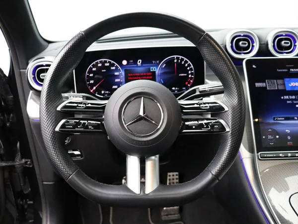Mercedes-Benz GLC (2024) — foto 8 van 35