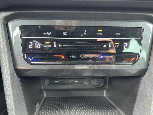 VOLKSWAGEN Tiguan (2021) — foto 11 van 32