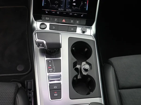 AUDI A6 Avant PHEV (2024) — foto 11 van 23