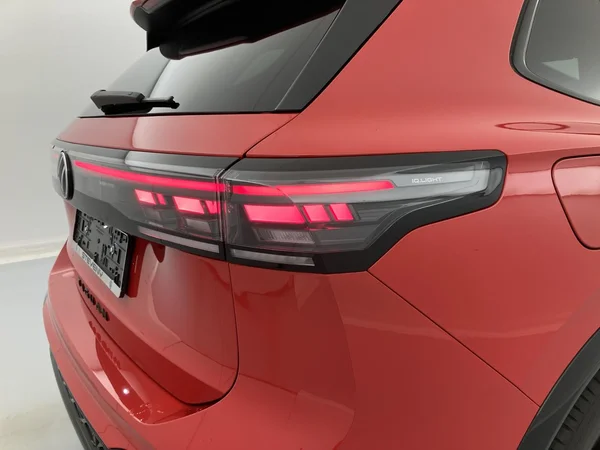 VOLKSWAGEN Tiguan Dsl (2024) — foto 2 van 36