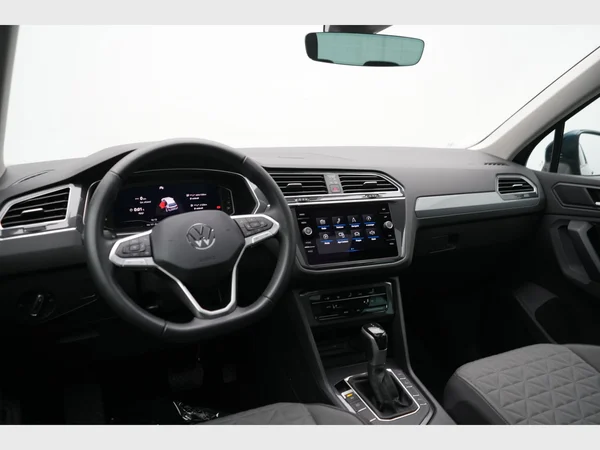 VOLKSWAGEN Tiguan eHybrid (PHEV) (2024) — foto 28 van 30