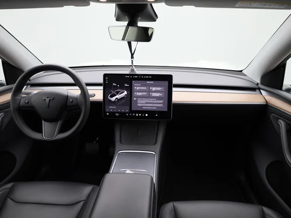 Tesla Model Y (2023) — foto 36 van 43