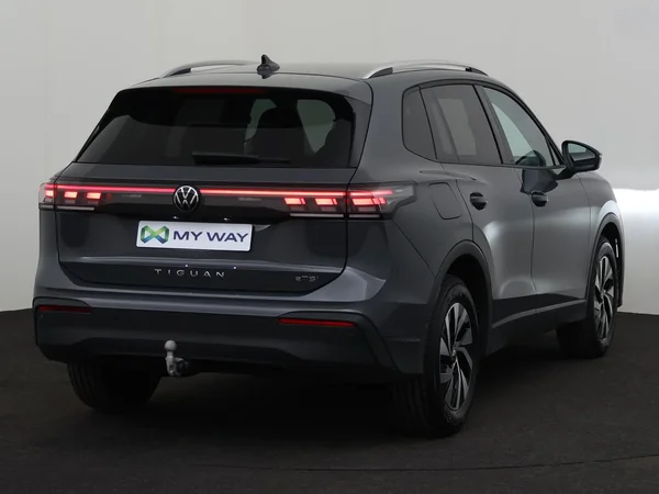 VOLKSWAGEN Tiguan (2025) — foto 9 van 18