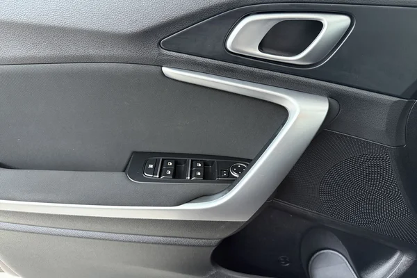 Kia Cee d (2021) — foto 8 van 20