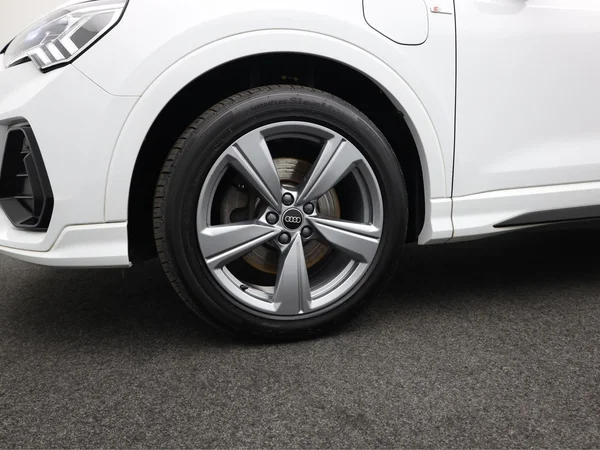 AUDI Q3 PHEV (2024) — foto 4 van 23