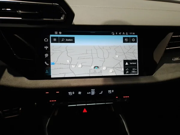 AUDI A3 Alltstreet (2024) — foto 2 van 13
