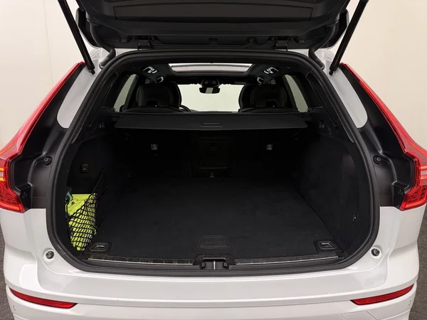 VOLVO XC60 (2024) — foto 8 van 32