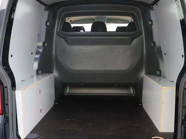 Volkswagen Transporter (2024) — foto 11 van 30