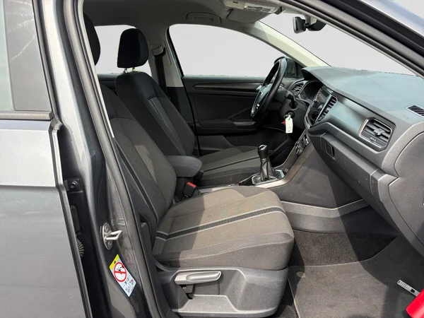 VOLKSWAGEN T-Roc (2020) — foto 10 van 20