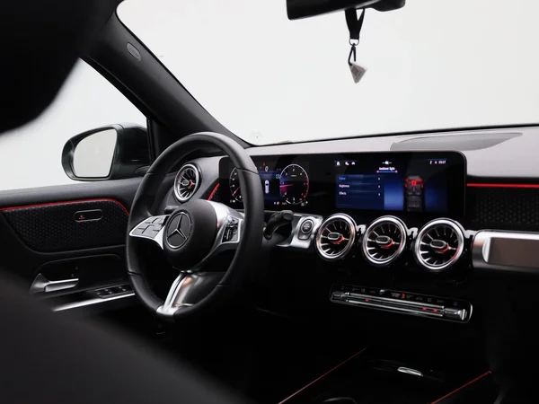 Mercedes-Benz GLB (2025) — foto 33 van 45