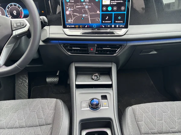 VOLKSWAGEN Tiguan (2025) — foto 16 van 24