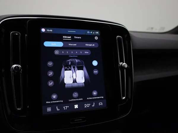 Volvo XC40 (2023) — foto 17 van 39
