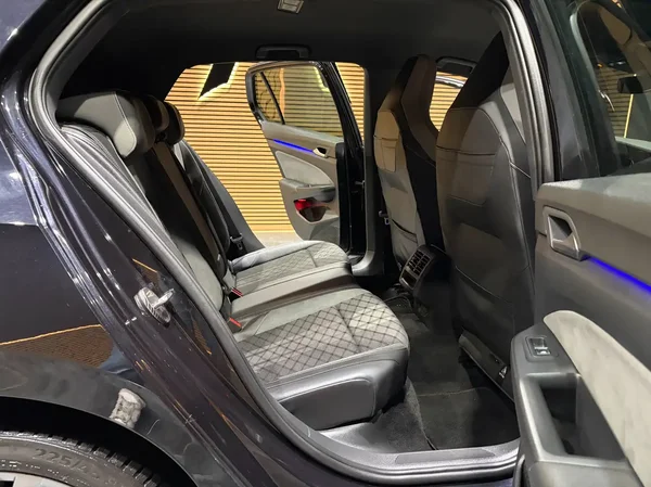 Volkswagen Golf (2022) — foto 16 van 29