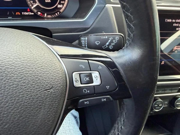 VOLKSWAGEN Tiguan (2018) — foto 21 van 34