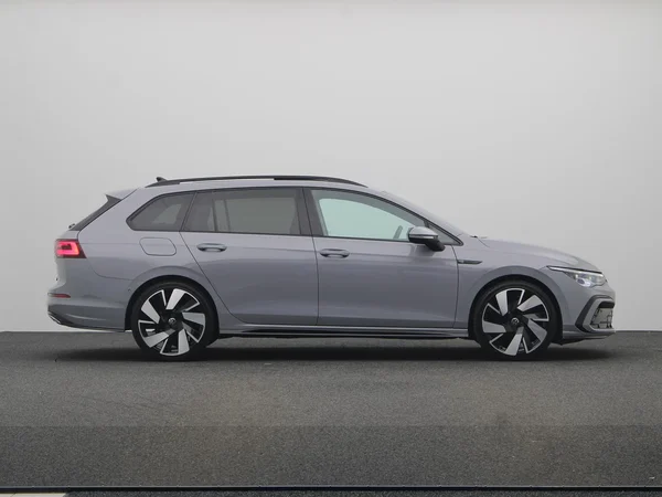 VOLKSWAGEN Golf VIII SW (2024) — foto 20 van 22