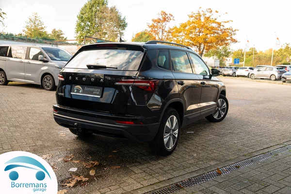 Skoda Karoq (2023) — foto 42 van 43