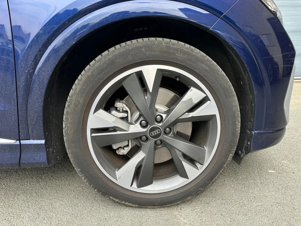 AUDI Q4 e-tron (2025) — foto 16 van 23