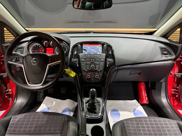Opel Astra (2017) — foto 19 van 20