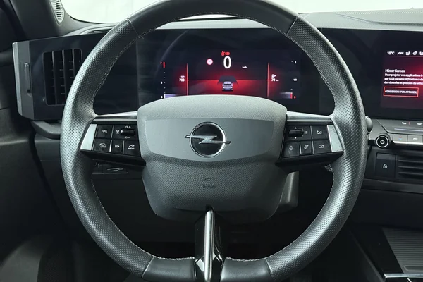 Opel Astra (2024) — foto 2 van 19