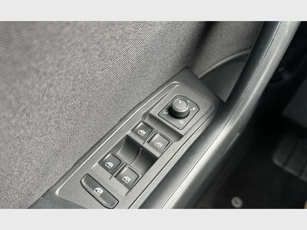 Volkswagen T-Roc (2023) — foto 19 van 27