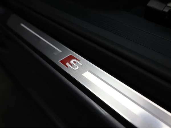 AUDI Q4 e-tron (2024) — foto 9 van 26