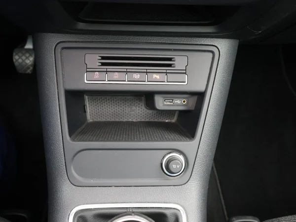 VOLKSWAGEN Tiguan (2016) — foto 14 van 25