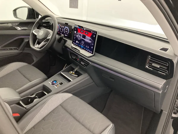 VOLKSWAGEN Tiguan (2025) — foto 8 van 36