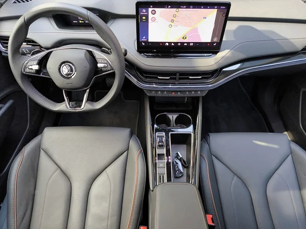 SKODA Enyaq Coupé (2025) — foto 34 van 37