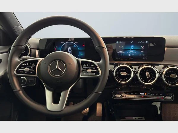 Mercedes-Benz A 180 (2019) — foto 3 van 15