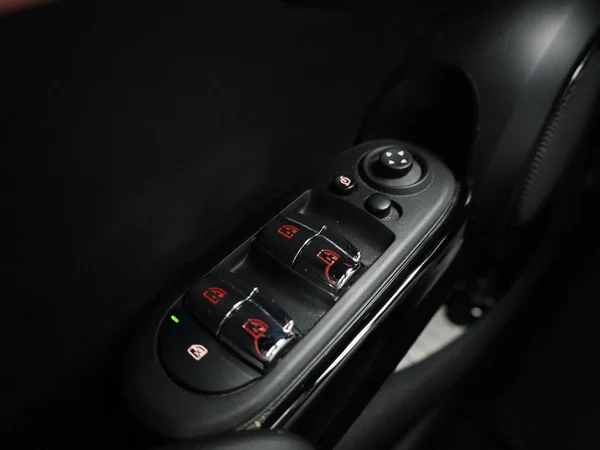 MINI One (2022) — foto 13 van 35