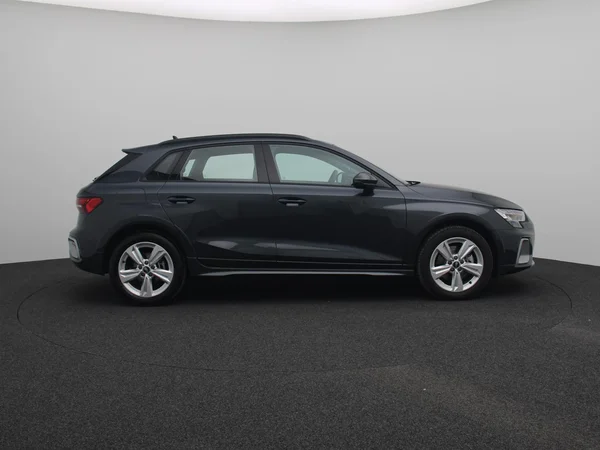 AUDI A3 Allstreet PHEV (2025) — foto 8 van 17