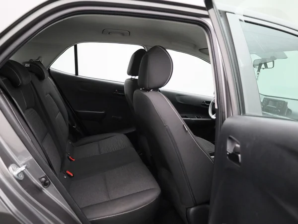 Kia Picanto (2021) — foto 24 van 36