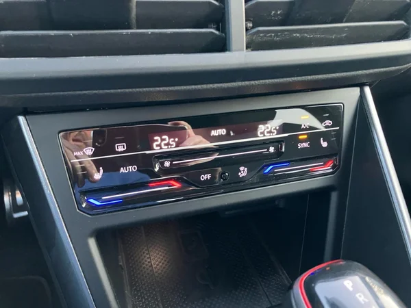 VOLKSWAGEN Polo GTI (2023) — foto 13 van 25
