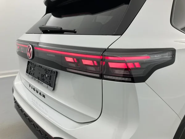 VOLKSWAGEN Tiguan (2025) — foto 30 van 33