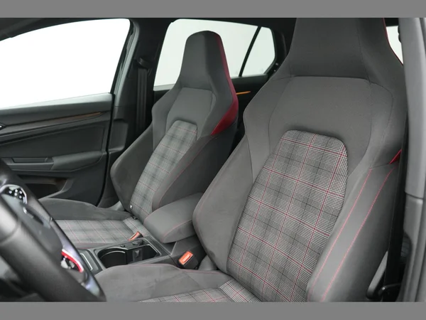 VOLKSWAGEN Golf VIII GTI (2021) — foto 29 van 31