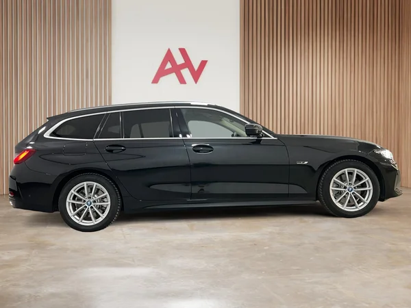 BMW 320 (2023) — foto 24 van 29