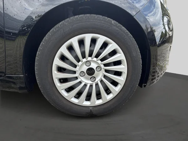Fiat 500e (2023) — foto 14 van 17